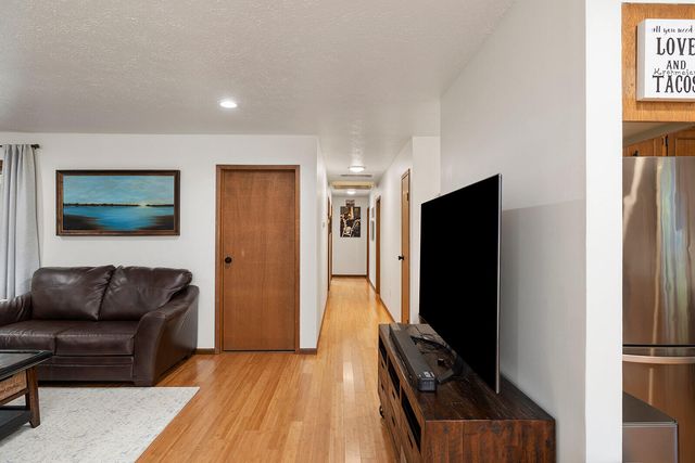 3326 E Independence Street, Springfield, MO 65804