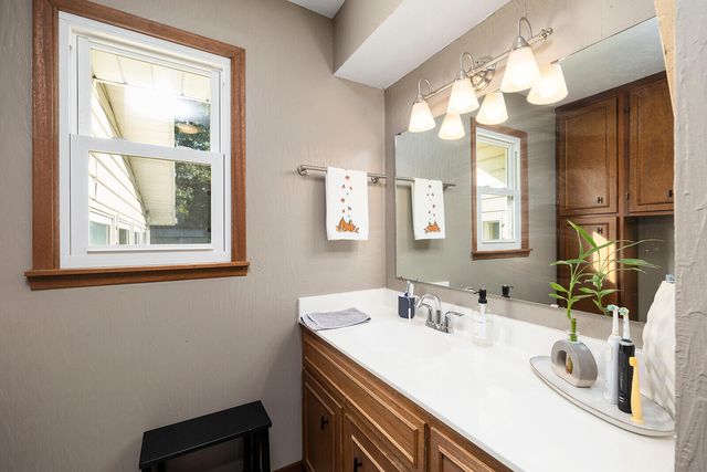 3326 E Independence Street, Springfield, MO 65804