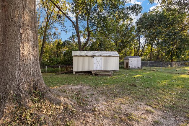 3326 E Independence Street, Springfield, MO 65804