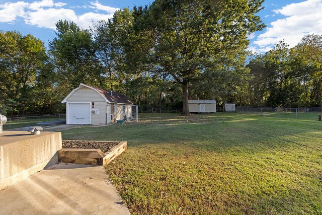 3326 E Independence Street, Springfield, MO 65804