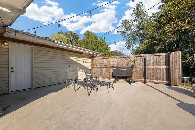 3326 E Independence Street, Springfield, MO 65804