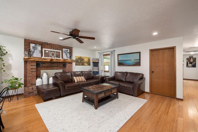 3326 E Independence Street, Springfield, MO 65804