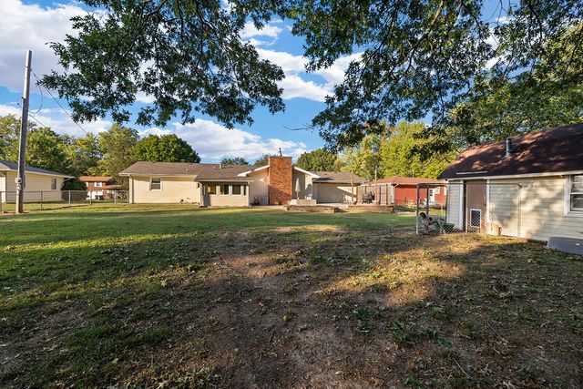 3326 E Independence Street, Springfield, MO 65804