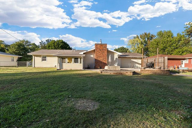 3326 E Independence Street, Springfield, MO 65804