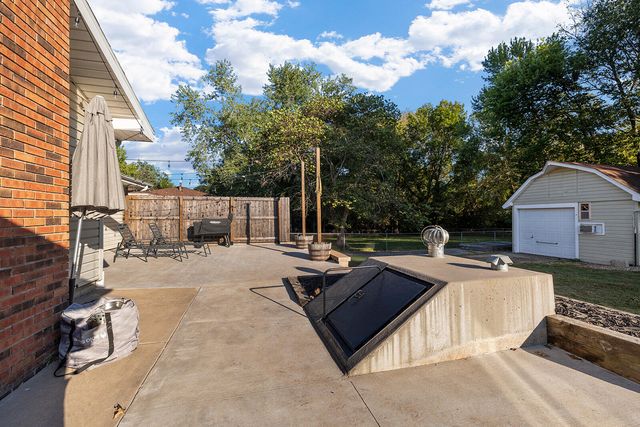 3326 E Independence Street, Springfield, MO 65804