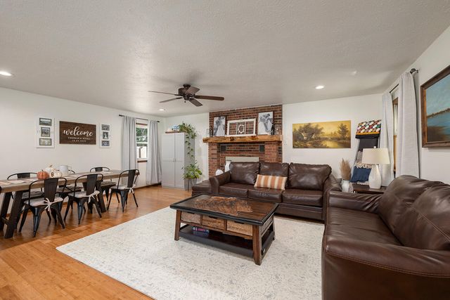 3326 E Independence Street, Springfield, MO 65804