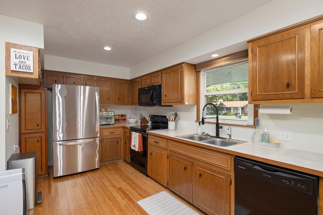 3326 E Independence Street, Springfield, MO 65804