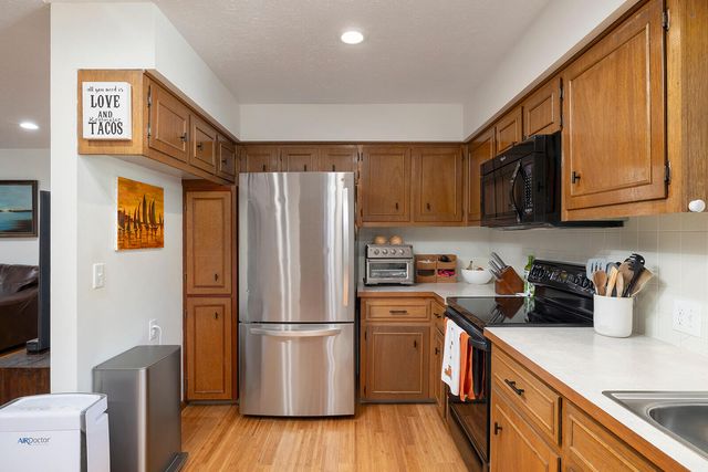 3326 E Independence Street, Springfield, MO 65804