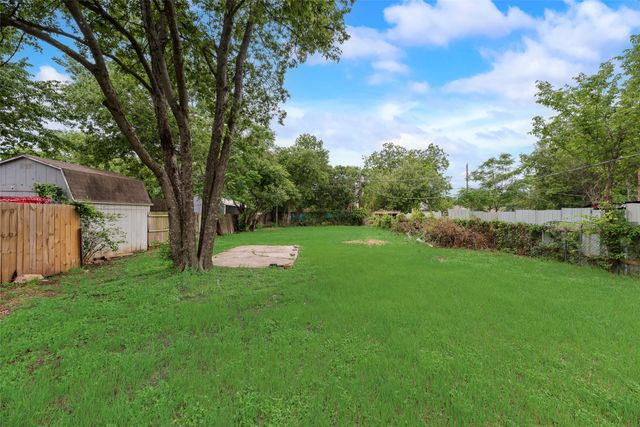 912 Clairemont Avenue, Fort Worth, TX 76103