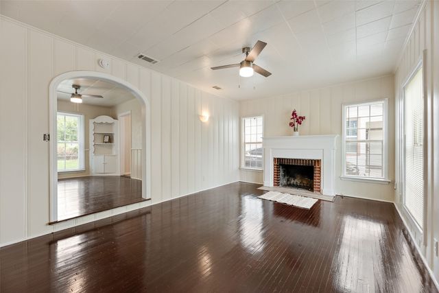 912 Clairemont Avenue, Fort Worth, TX 76103