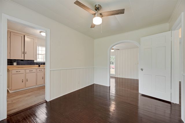 912 Clairemont Avenue, Fort Worth, TX 76103