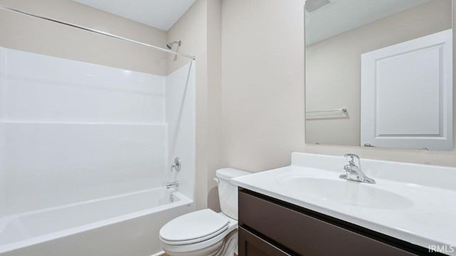 1004 Butler Lake Court, Fort Wayne, IN 46818