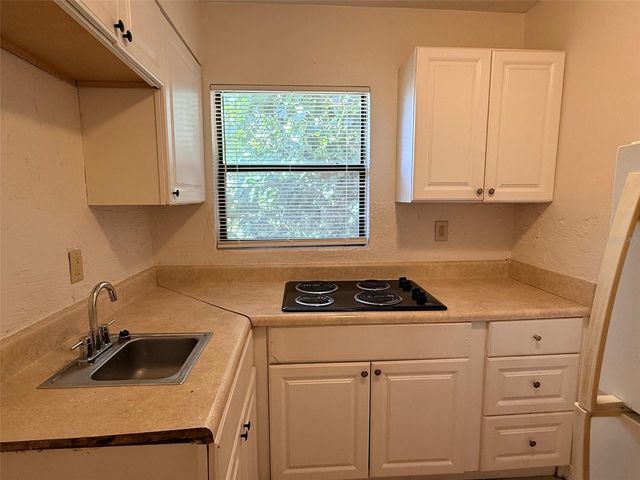 2404 10TH STREET W 4, Bradenton, FL 34205
