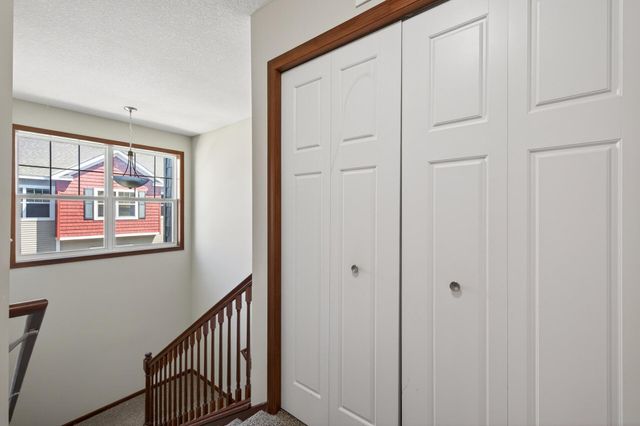 1957 Commonwealth Boulevard 4, Chanhassen, MN 55317