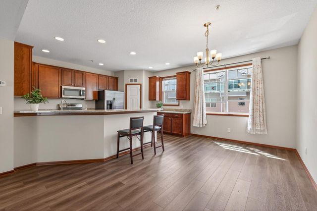 1957 Commonwealth Boulevard 4, Chanhassen, MN 55317