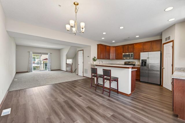 1957 Commonwealth Boulevard 4, Chanhassen, MN 55317