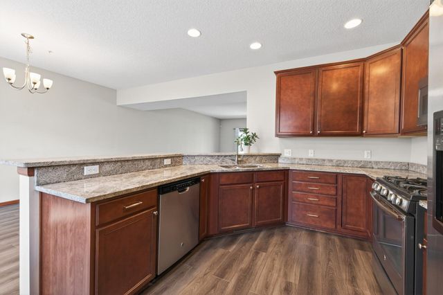 1957 Commonwealth Boulevard 4, Chanhassen, MN 55317