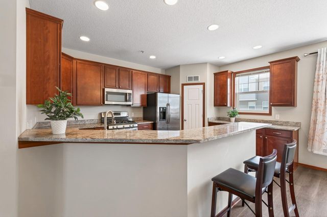 1957 Commonwealth Boulevard 4, Chanhassen, MN 55317