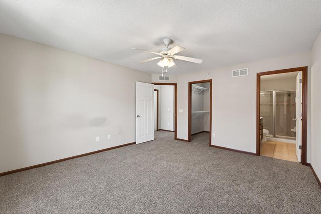 1957 Commonwealth Boulevard 4, Chanhassen, MN 55317