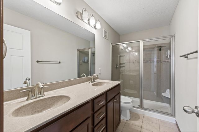 1957 Commonwealth Boulevard 4, Chanhassen, MN 55317