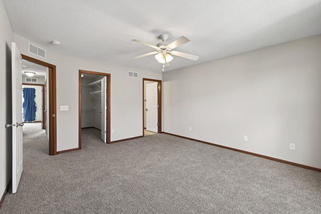 1957 Commonwealth Boulevard 4, Chanhassen, MN 55317