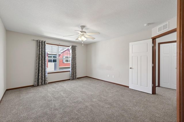 1957 Commonwealth Boulevard 4, Chanhassen, MN 55317