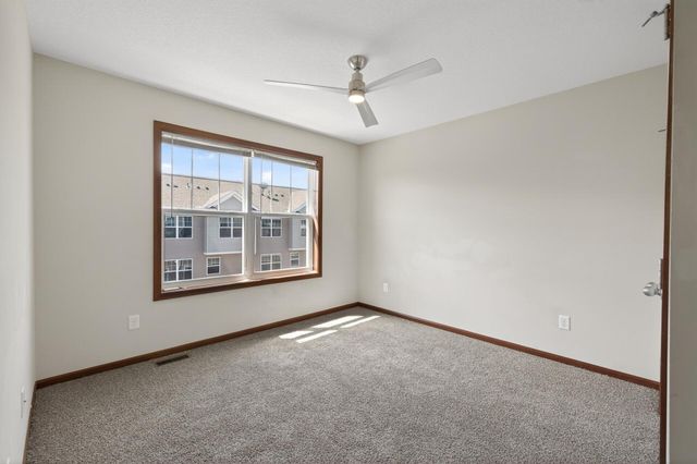 1957 Commonwealth Boulevard 4, Chanhassen, MN 55317