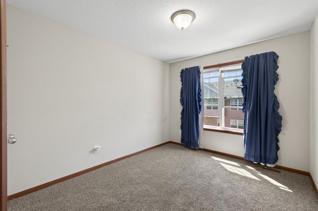 1957 Commonwealth Boulevard 4, Chanhassen, MN 55317