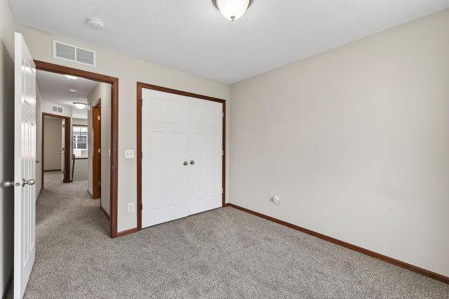 1957 Commonwealth Boulevard 4, Chanhassen, MN 55317