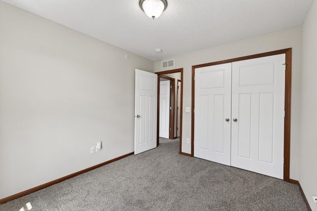 1957 Commonwealth Boulevard 4, Chanhassen, MN 55317
