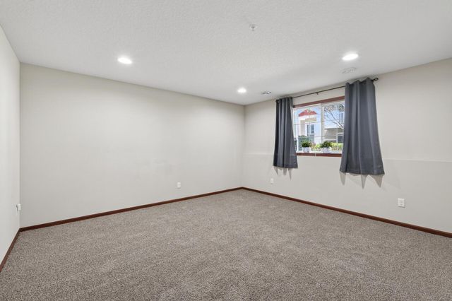 1957 Commonwealth Boulevard 4, Chanhassen, MN 55317