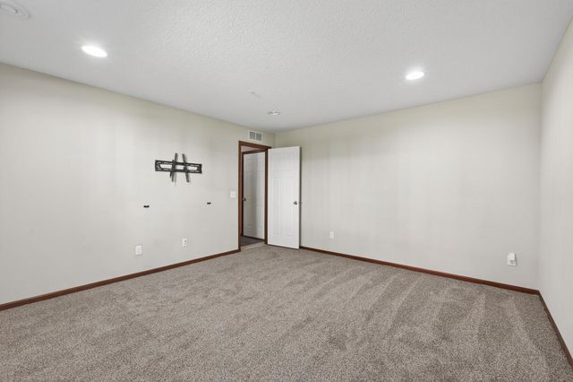 1957 Commonwealth Boulevard 4, Chanhassen, MN 55317
