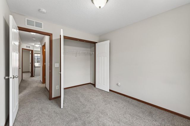1957 Commonwealth Boulevard 4, Chanhassen, MN 55317
