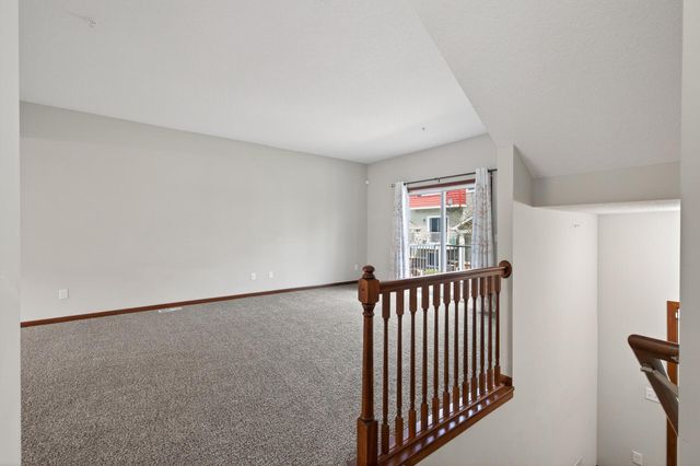 1957 Commonwealth Boulevard 4, Chanhassen, MN 55317
