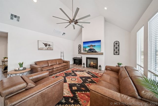 2921 N Front Road, Catoosa, OK 74015