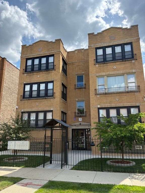 1111 N LeClaire Avenue B, Chicago, IL 60651