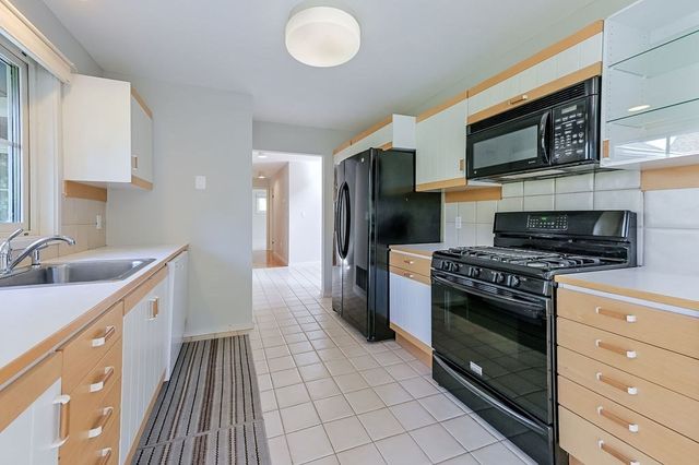 35 Independence Dr 35, Foxboro, MA 02035