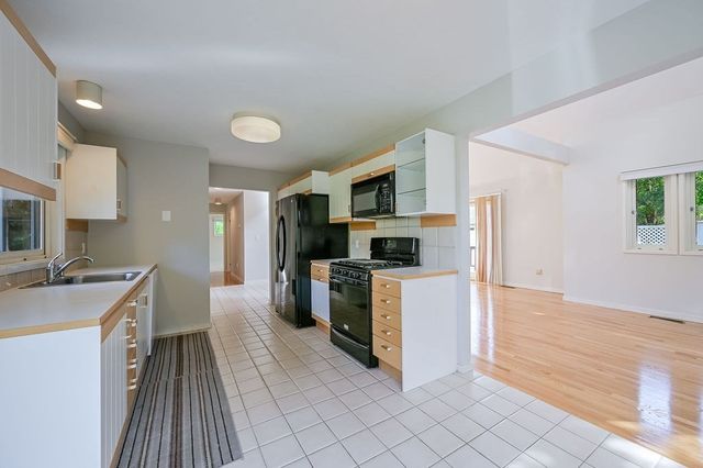 35 Independence Dr 35, Foxboro, MA 02035