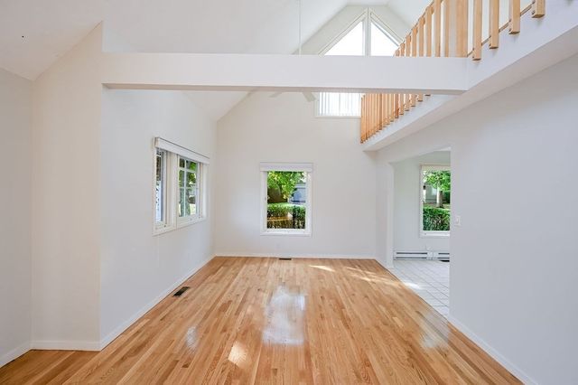 35 Independence Dr 35, Foxboro, MA 02035