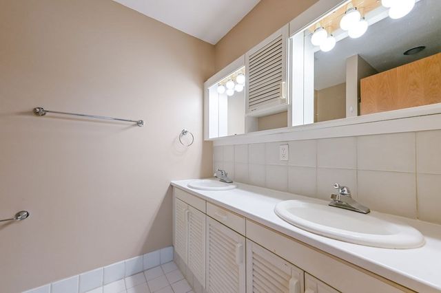 35 Independence Dr 35, Foxboro, MA 02035