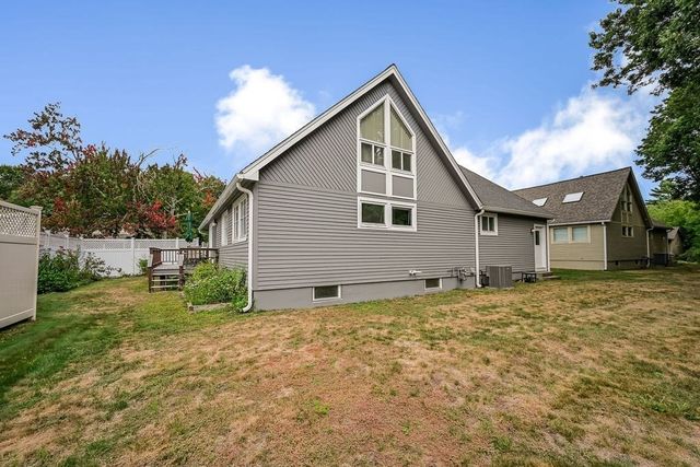 35 Independence Dr 35, Foxboro, MA 02035