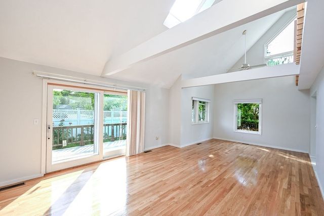 35 Independence Dr 35, Foxboro, MA 02035