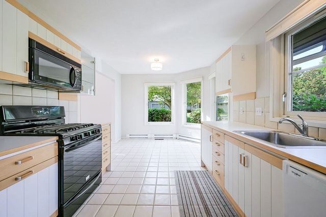 35 Independence Dr 35, Foxboro, MA 02035