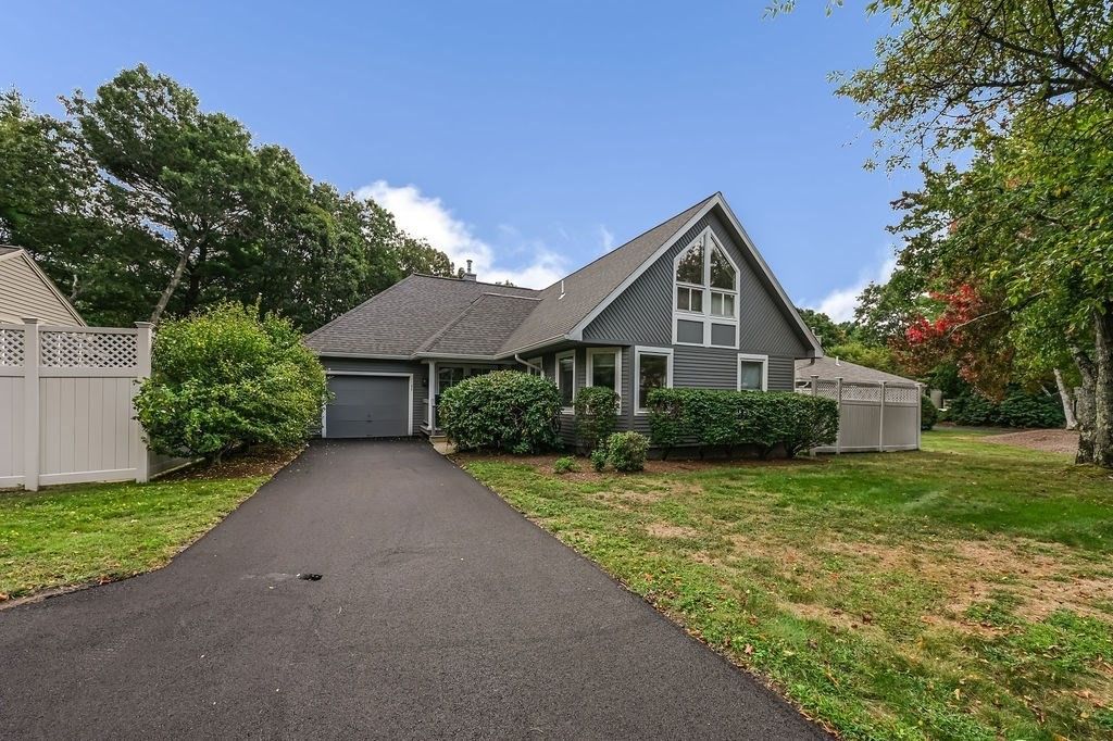 35 Independence Dr 35, Foxboro, MA 02035