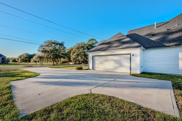 2255 S Pine Island Road, Beaumont, TX 77713