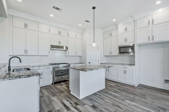 2255 S Pine Island Road, Beaumont, TX 77713