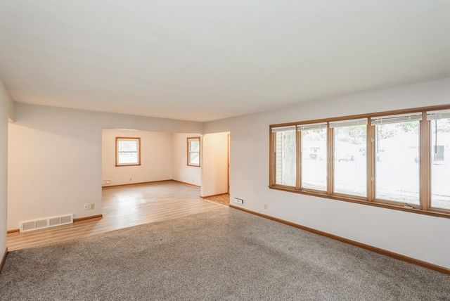 214 SE 9th Street, Ankeny, IA 50021