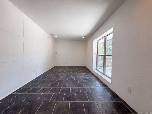 106 BRIARCLIFF DR, Castle Hills, TX 78213