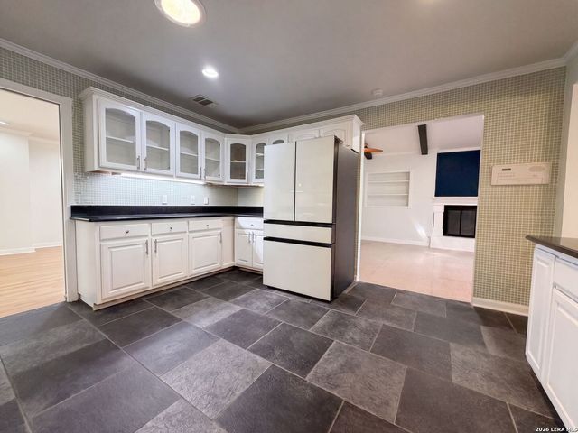 106 BRIARCLIFF DR, Castle Hills, TX 78213