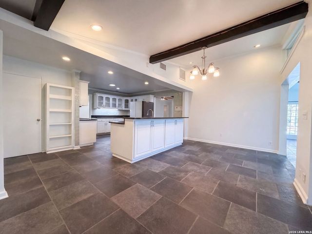 106 BRIARCLIFF DR, Castle Hills, TX 78213